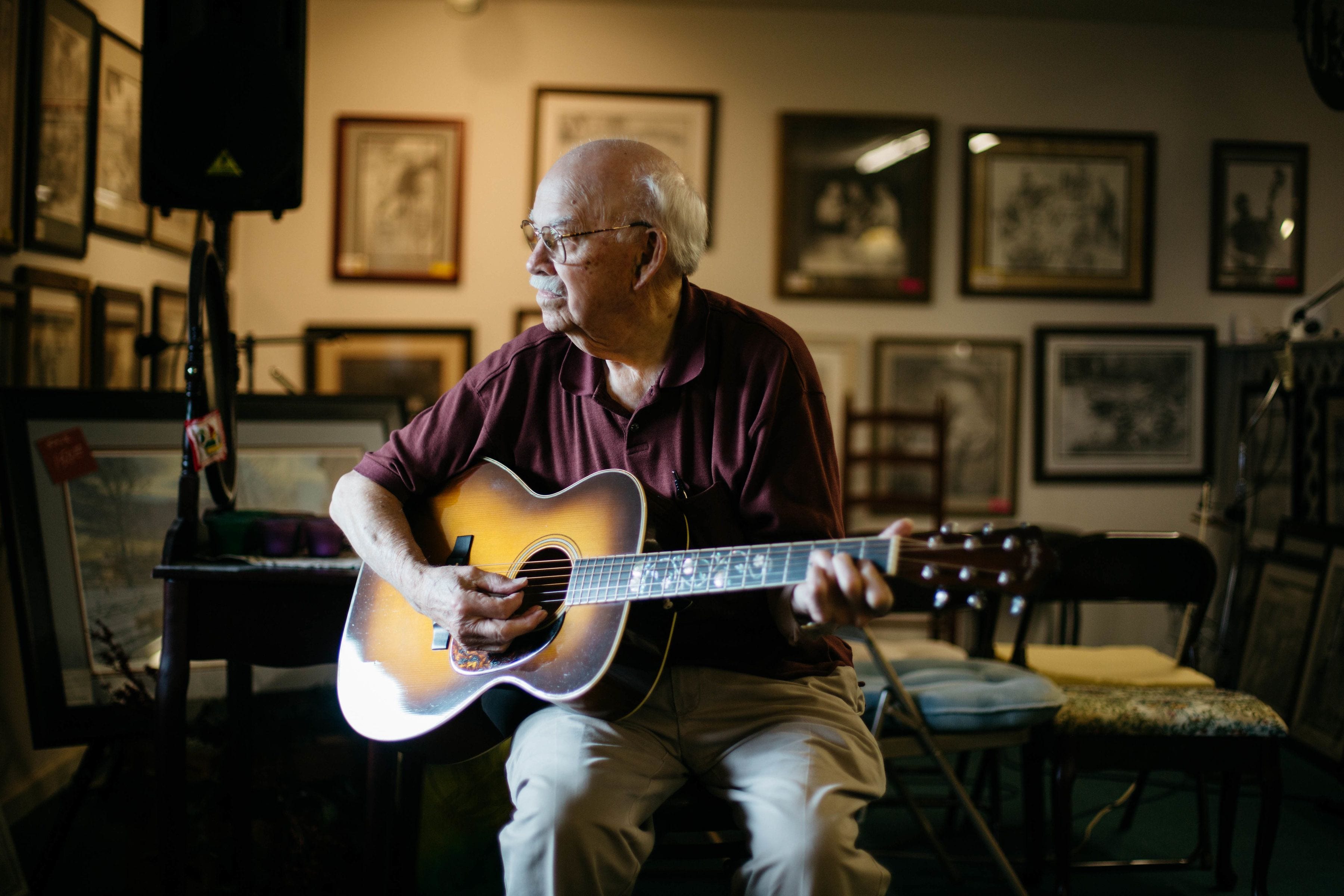 With “Kentucky Memories”, Willard Gayheart Shares the First Song He’d Ever Written (premiere)