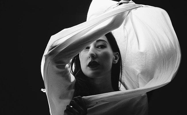 Zola Jesus: Okovi