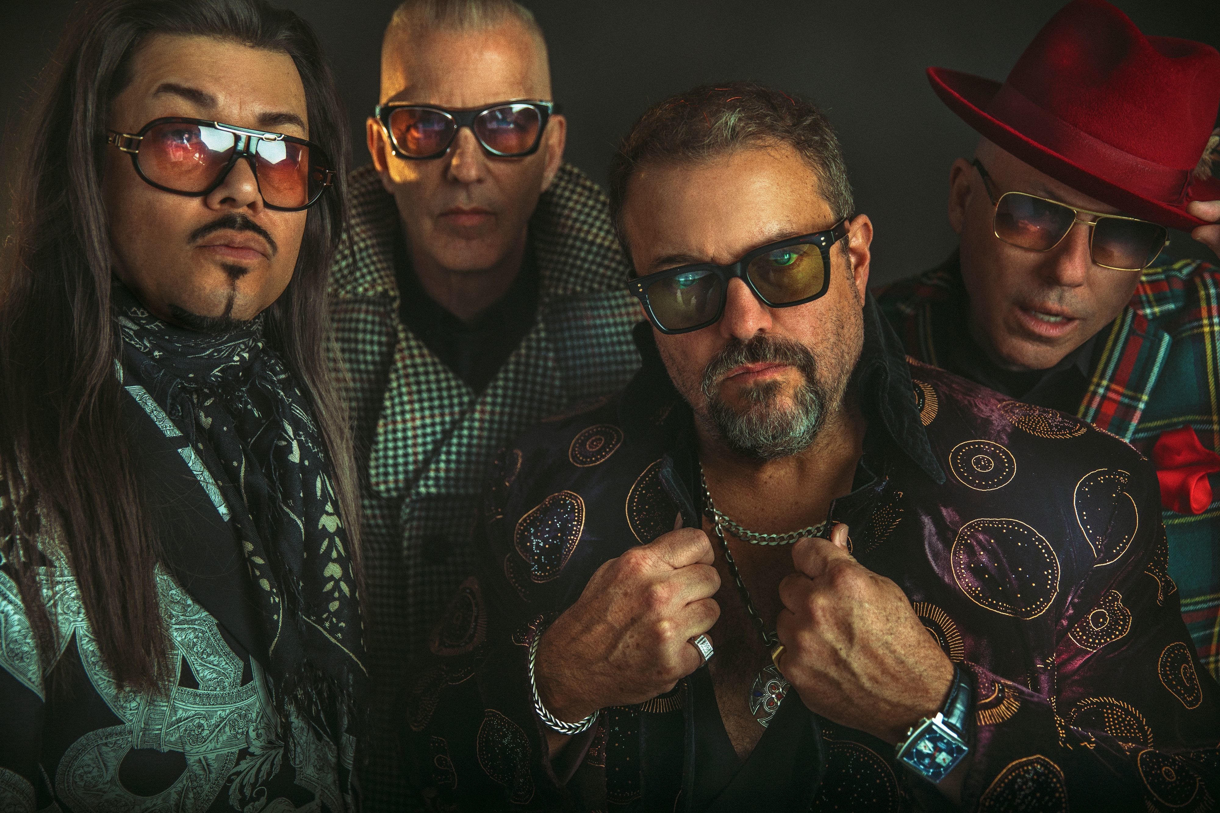 Raul Malo and the Mavericks Go ‘En Español’ on Their New Genre-Bending LP