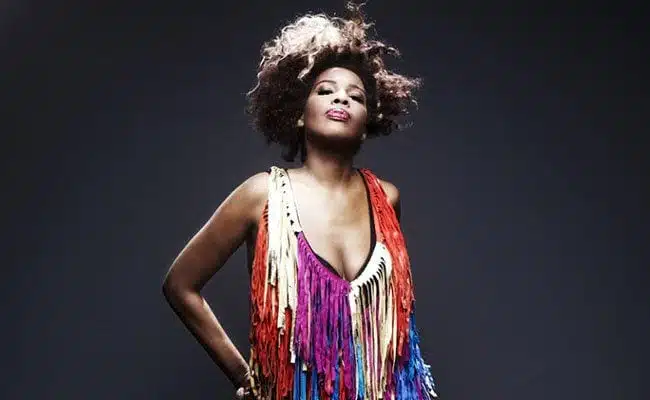 macy-gray-stripped