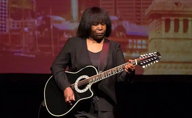 joan-armatrading-the-weakness-in-me-audio-premiere