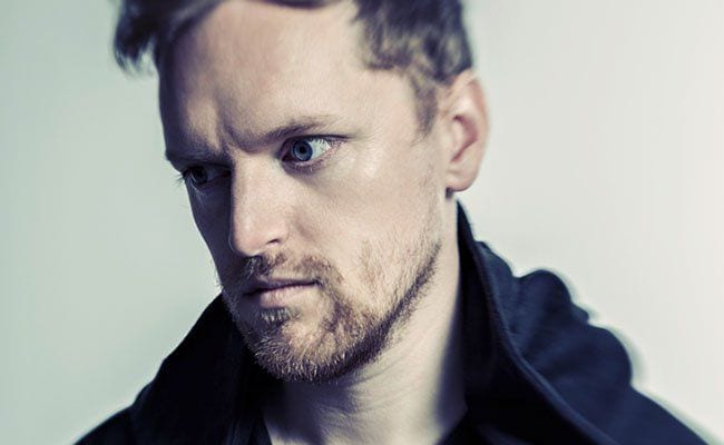 SOHN – “Signal” (Singles Going Steady)