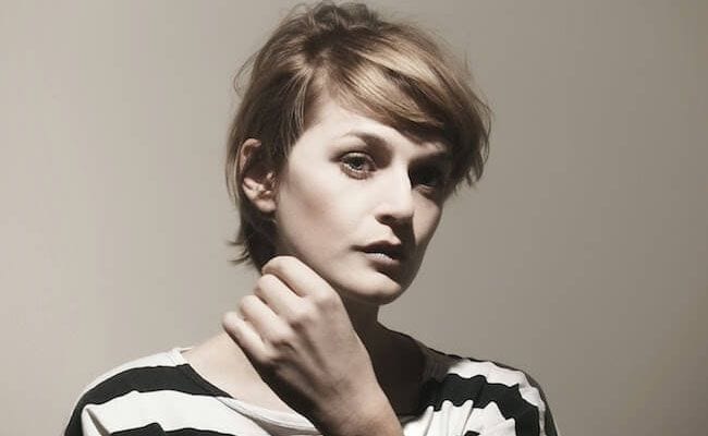 El Perro Del Mar – “In the Woods” (Singles Going Steady)