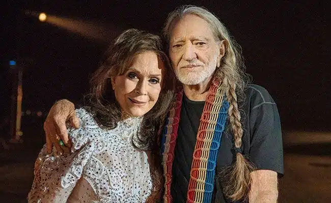 Loretta Lynn – “Lay Me Down” feat. Willie Nelson (Singles Going Steady)