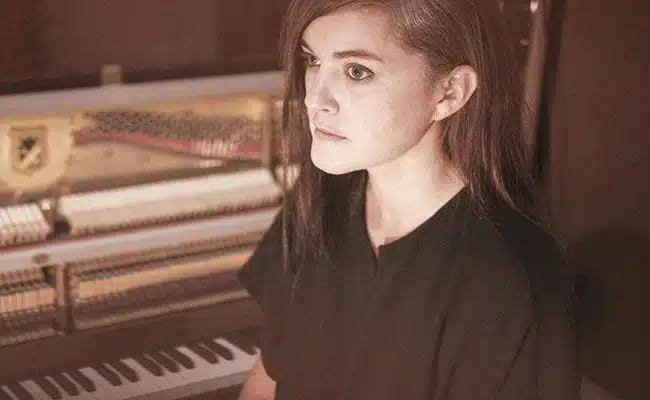 Julianna Barwick – “Nebula” (Singles Going Steady)