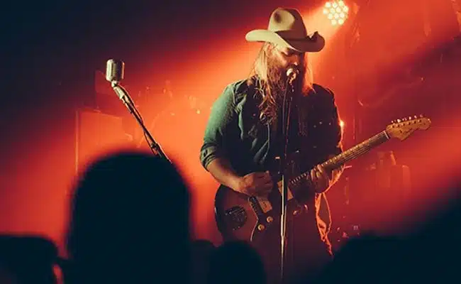 196609-chris-stapleton-plays-might-as-well-get-stoned-on-late-night