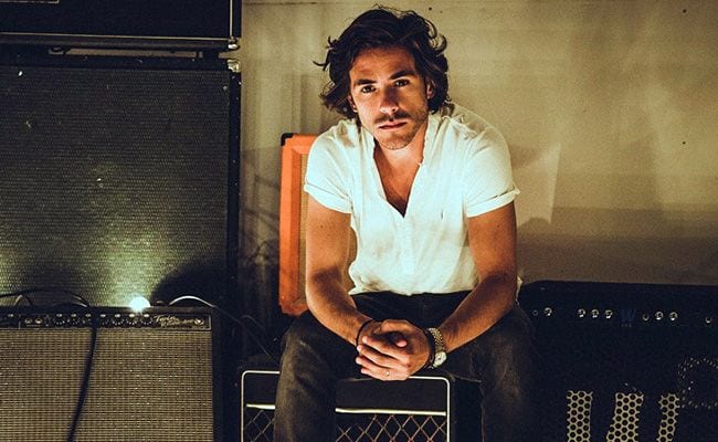 194021-jack-savoretti-written-in-scars