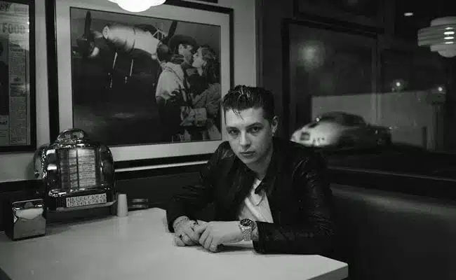 194053-john-newman-come-and-get-it-video