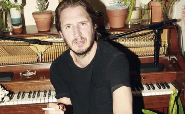 192282-emile-haynie-we-fall