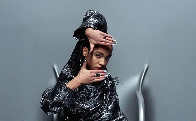 FKA twigs – “Glass & Patron” (video)