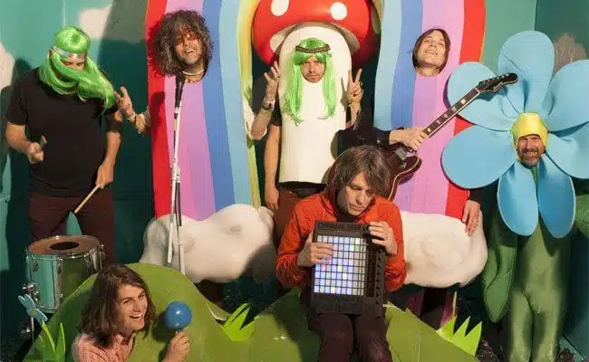 187441-the-flaming-lips-with-a-little-help-from-my-fwends