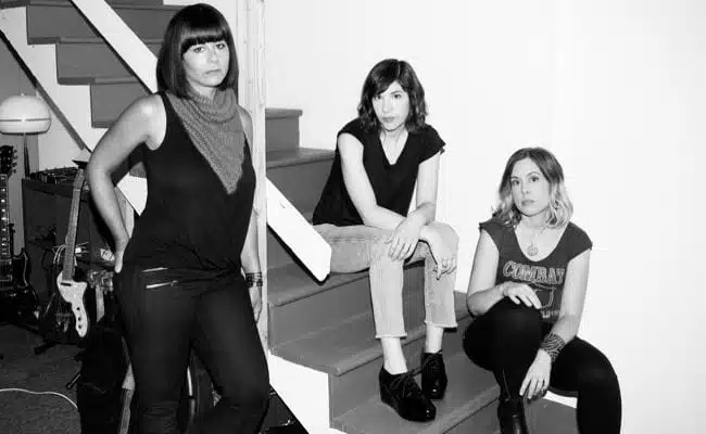 187194-sleater-kinney-bury-our-friends-video