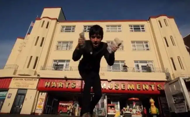 Johnny Marr – “Easy Money” (video) + Tour Dates