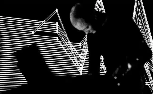 Kangding Ray: Solens Arc