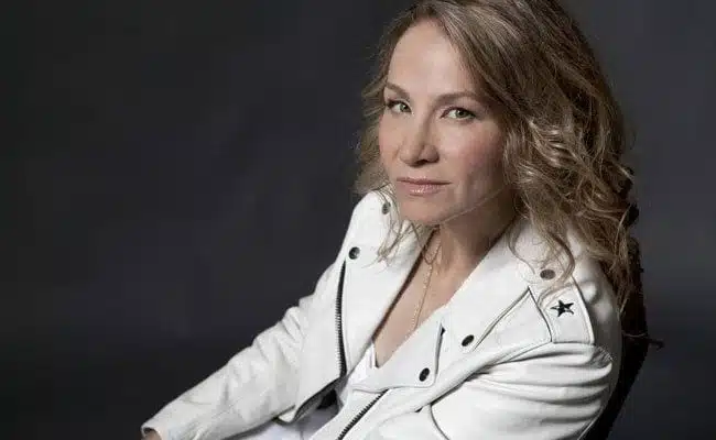 180607-joan-osborne-love-and-hate