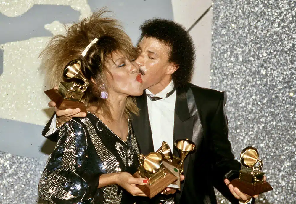 2EM633B Tina Turner and Lionel Richie during Grammy Awards