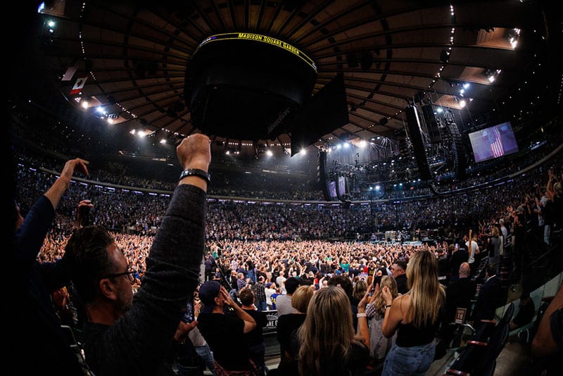 Pearl Jam Rock for 9/11 First-Responders in New York City