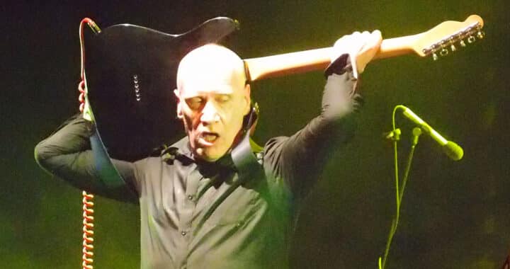 Pub Rock Guitarist Wilko Johnson Was an Inspiration to a Generation of “Twitchy Dorks”