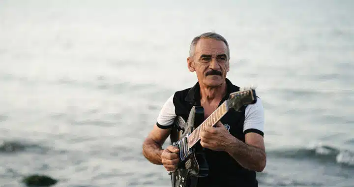 ‘Azerbaijani Gitara Volume 2’ Displays Rəhman Məmmədli’s Guitar Genius