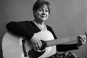 Tish Hinojosa Sweetly Sings ‘With a Guitar & a Pen’ in Hand